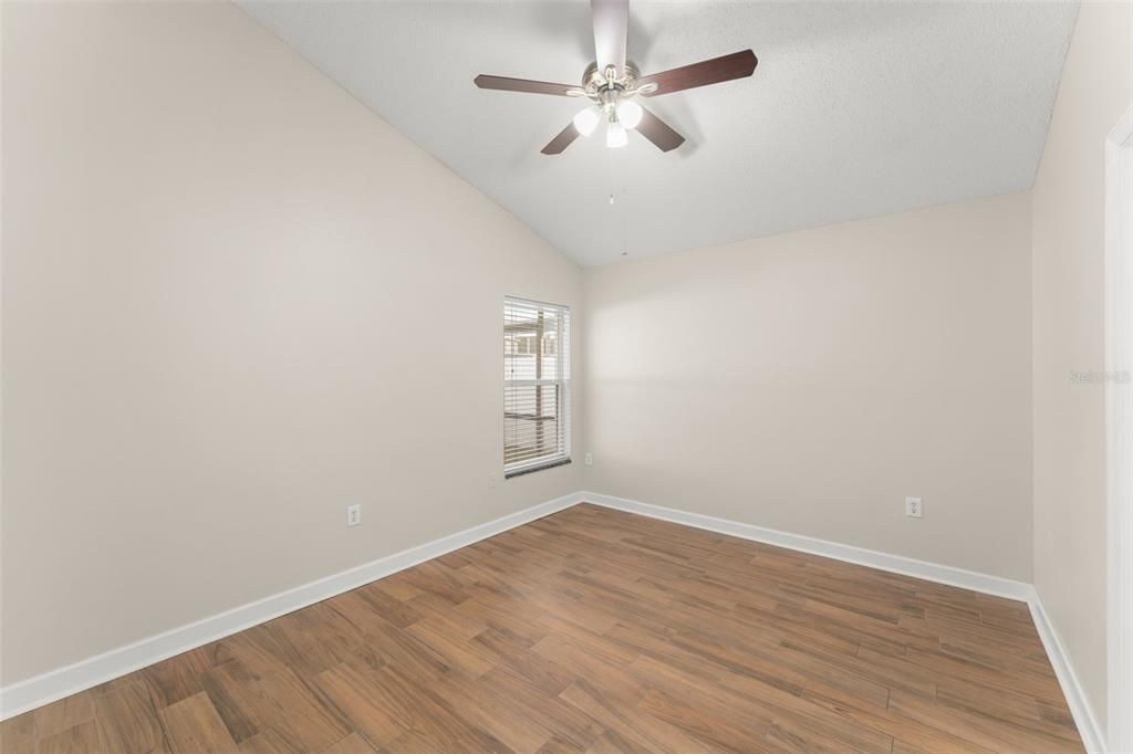 待售: $359,900 (4 贝兹, 2 浴室, 1220 平方英尺)