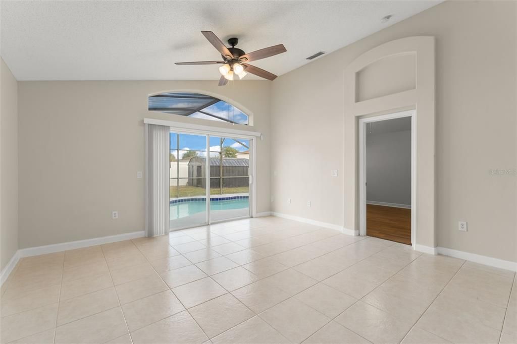 待售: $359,900 (4 贝兹, 2 浴室, 1220 平方英尺)