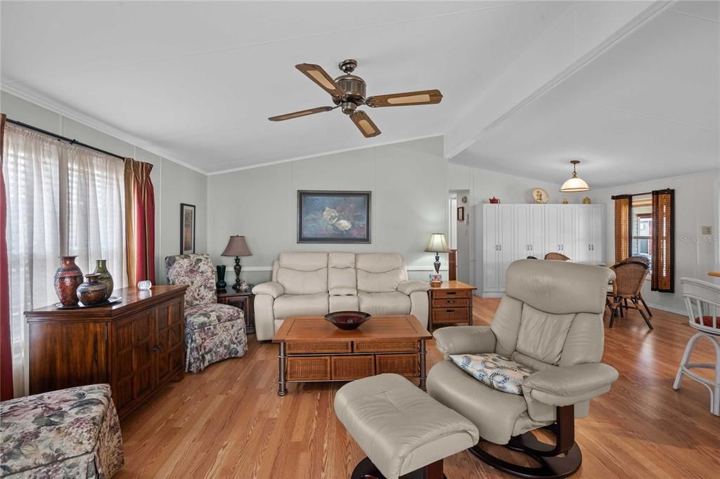 На продажу: $185,000 (2 спален, 2 ванн, 960 Квадратных фут)