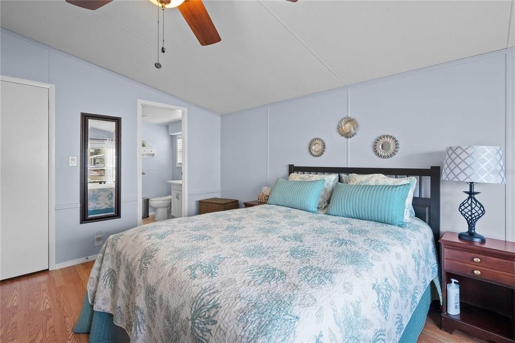 На продажу: $185,000 (2 спален, 2 ванн, 960 Квадратных фут)