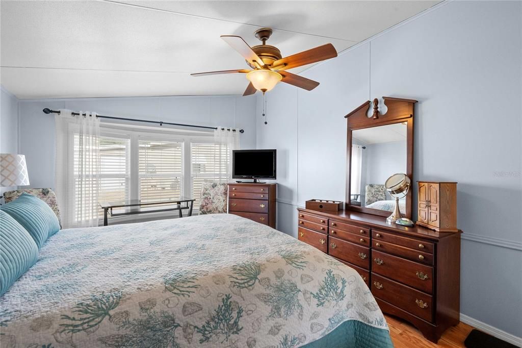 На продажу: $185,000 (2 спален, 2 ванн, 960 Квадратных фут)