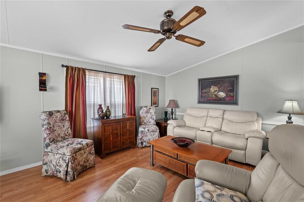 На продажу: $185,000 (2 спален, 2 ванн, 960 Квадратных фут)