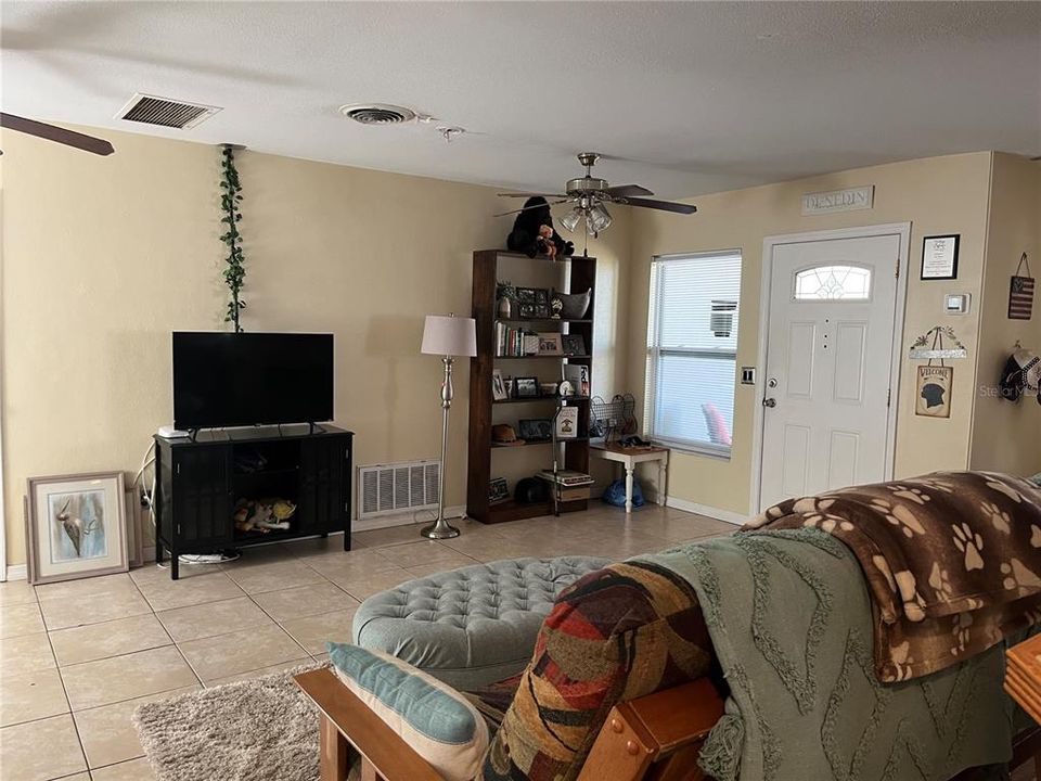 For Sale: $439,900 (2 beds, 1 baths, 1248 Square Feet)