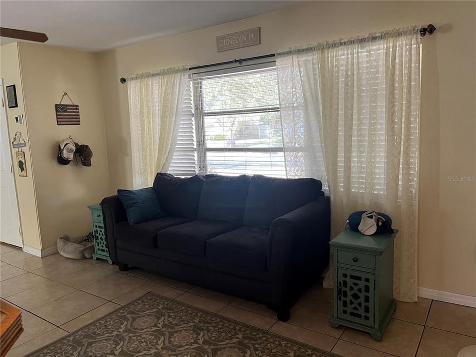 For Sale: $439,900 (2 beds, 1 baths, 1248 Square Feet)