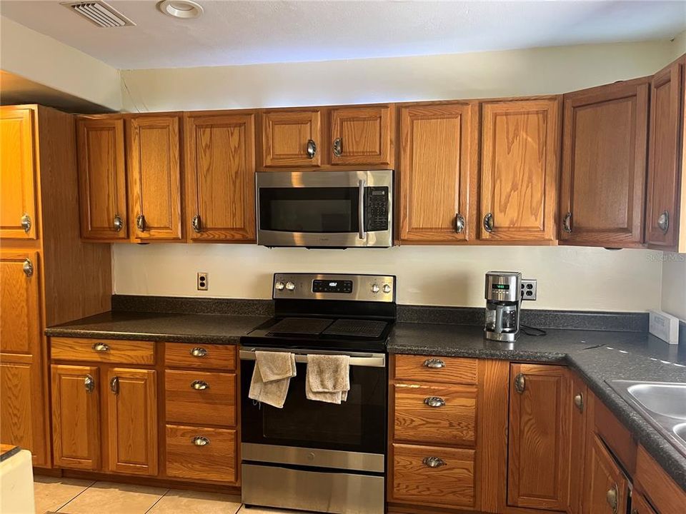 For Sale: $439,900 (2 beds, 1 baths, 1248 Square Feet)