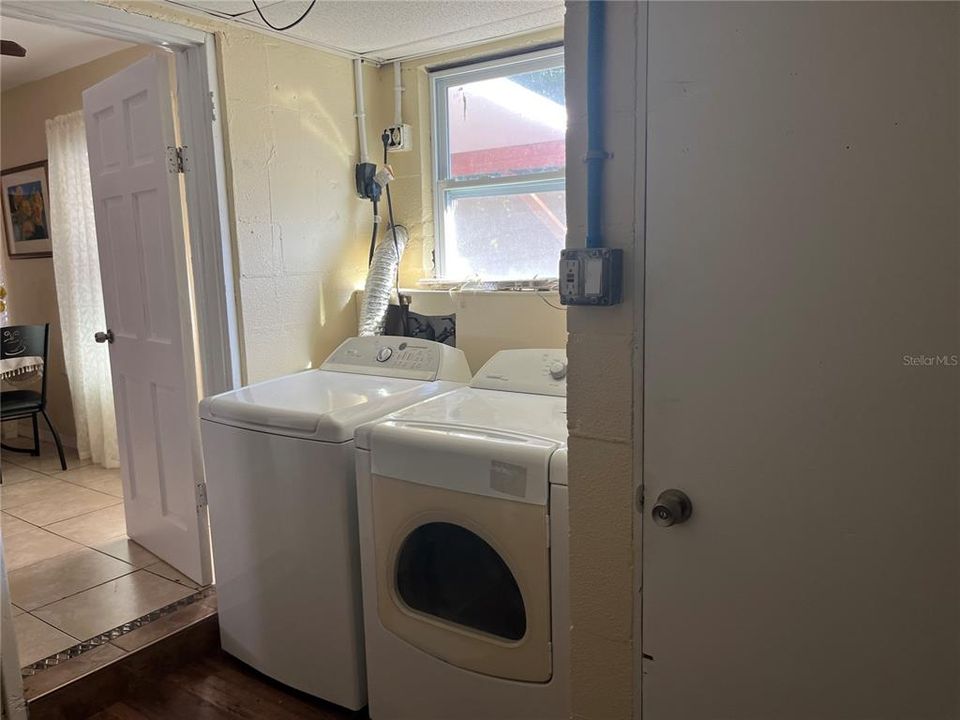 For Sale: $439,900 (2 beds, 1 baths, 1248 Square Feet)