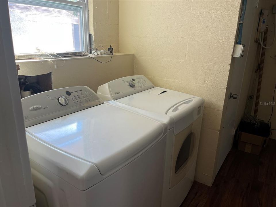 For Sale: $439,900 (2 beds, 1 baths, 1248 Square Feet)