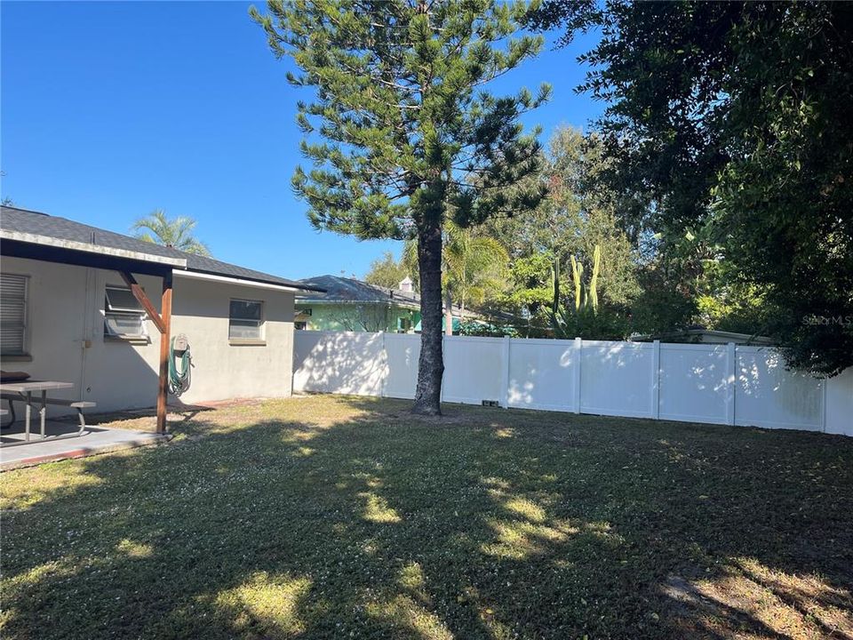 For Sale: $439,900 (2 beds, 1 baths, 1248 Square Feet)