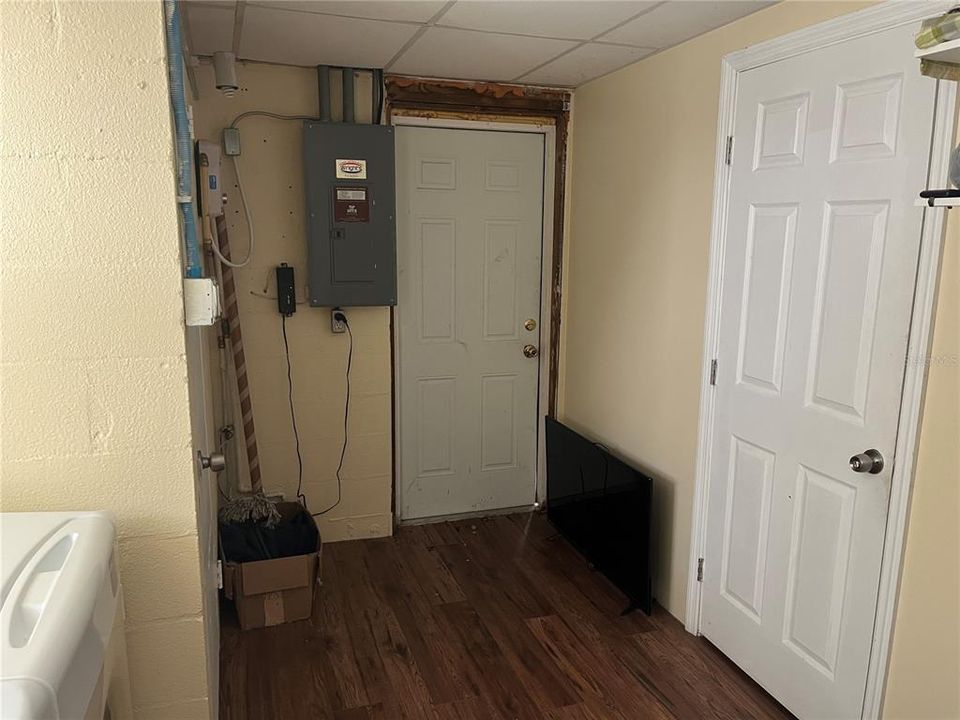 For Sale: $439,900 (2 beds, 1 baths, 1248 Square Feet)