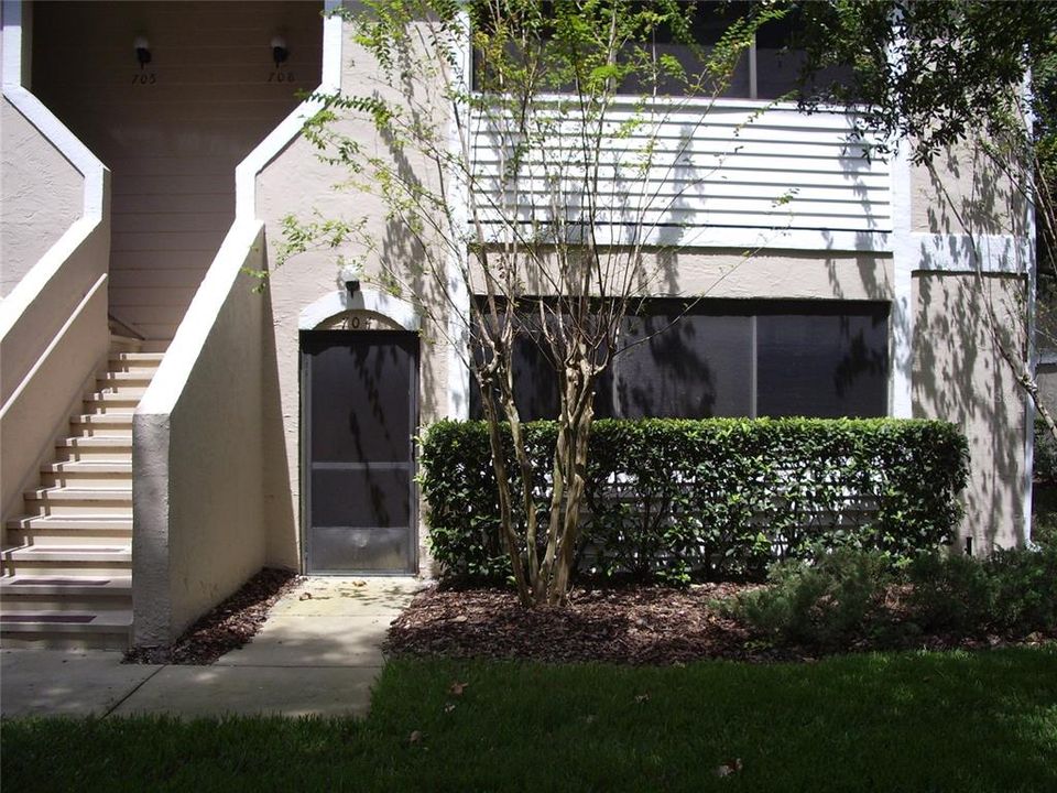 For Rent: $1,375 (2 beds, 2 baths, 889 Square Feet)