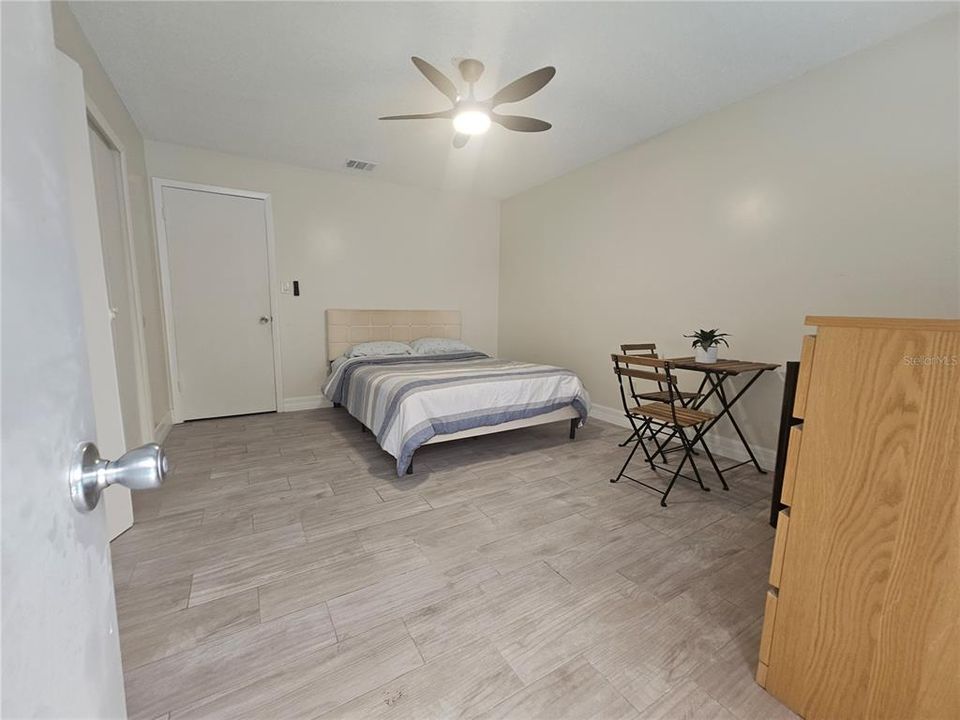 For Rent: $1,100 (1 beds, 1 baths, 350 Square Feet)