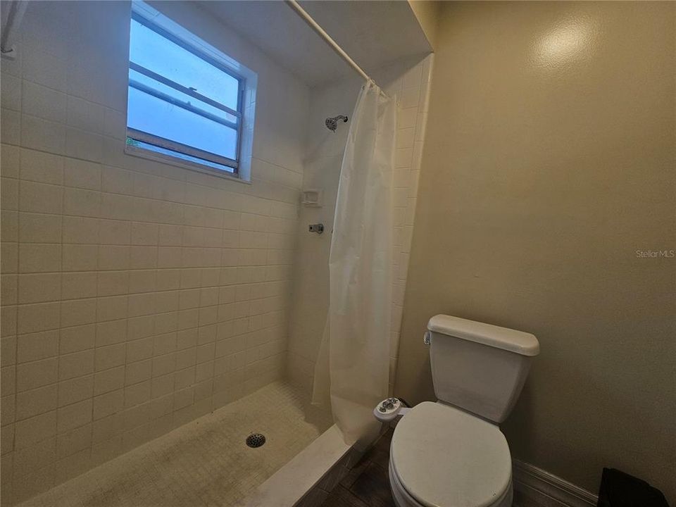 For Rent: $1,100 (1 beds, 1 baths, 350 Square Feet)