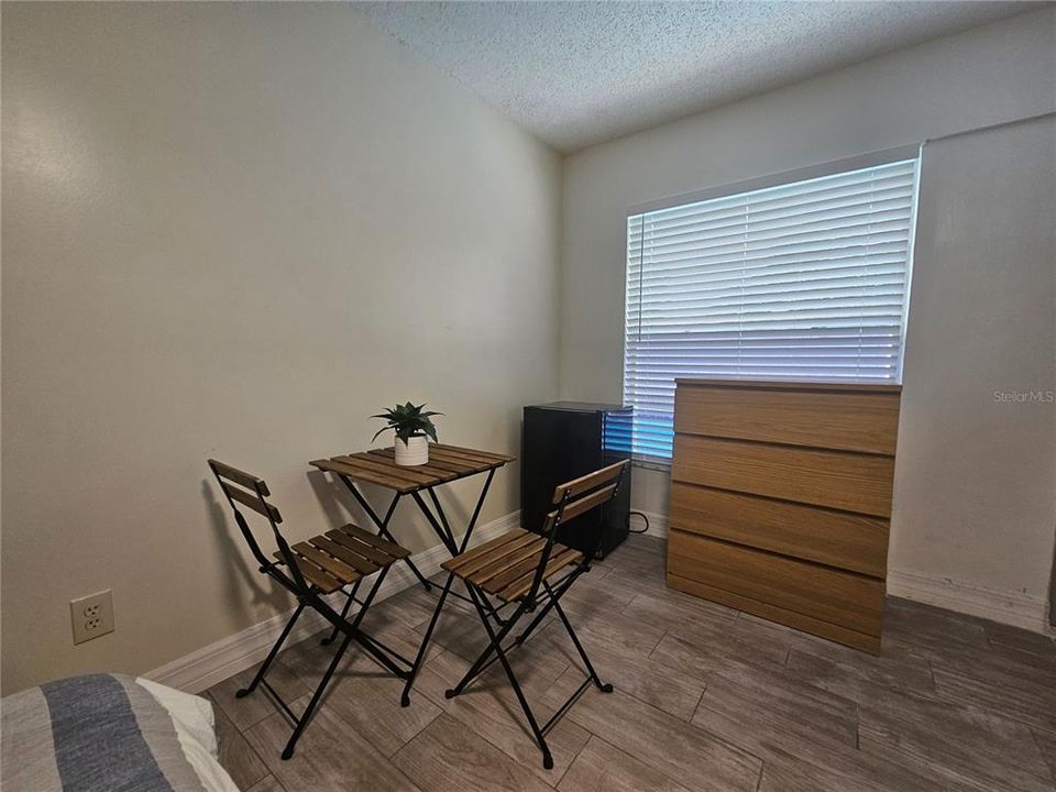 For Rent: $1,100 (1 beds, 1 baths, 350 Square Feet)