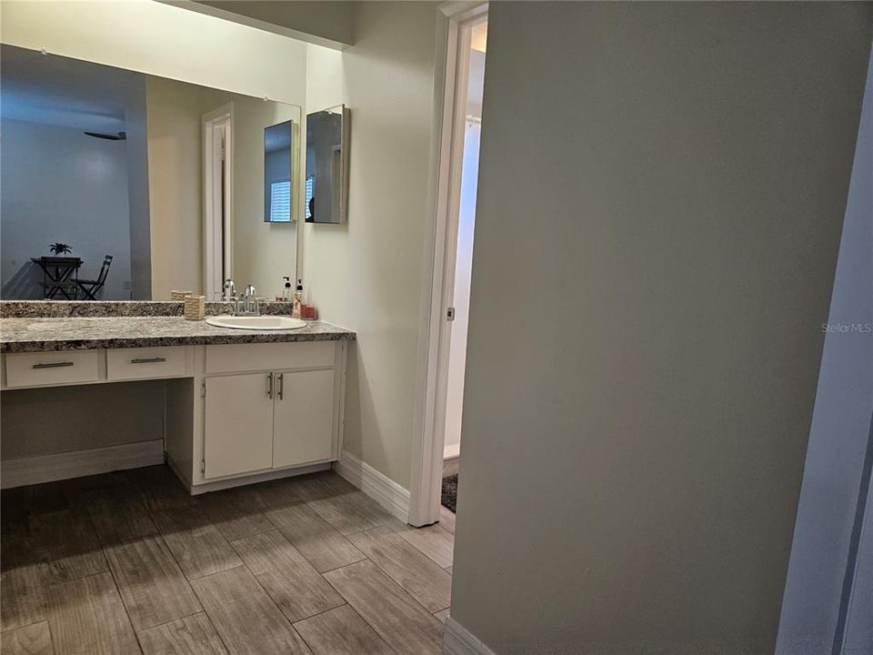 For Rent: $1,100 (1 beds, 1 baths, 350 Square Feet)