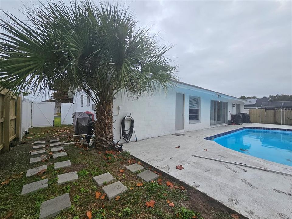 For Rent: $1,100 (1 beds, 1 baths, 350 Square Feet)