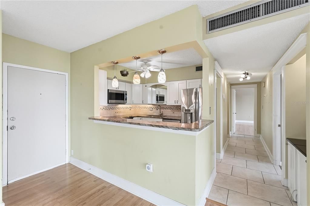 For Sale: $249,900 (2 beds, 2 baths, 1290 Square Feet)