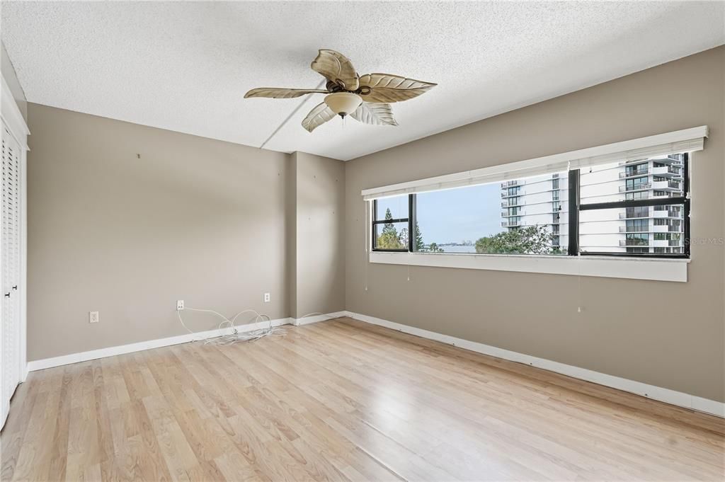 For Sale: $249,900 (2 beds, 2 baths, 1290 Square Feet)