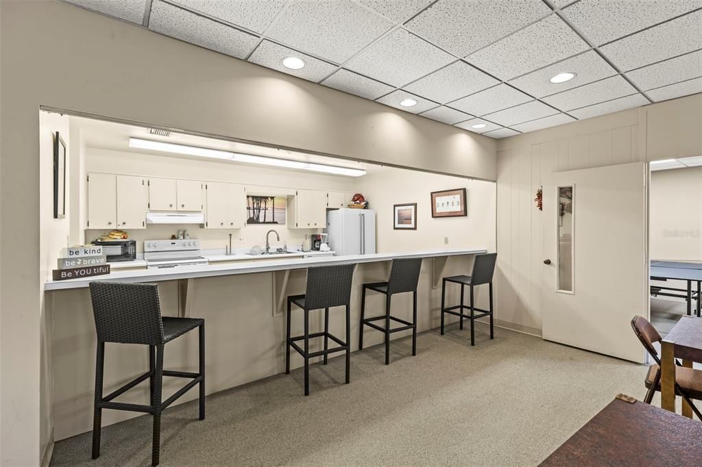 合同活跃: $249,900 (2 贝兹, 2 浴室, 1290 平方英尺)