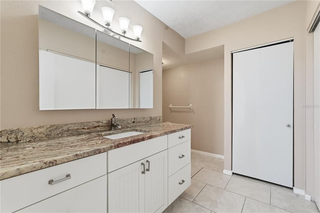 For Sale: $249,900 (2 beds, 2 baths, 1290 Square Feet)