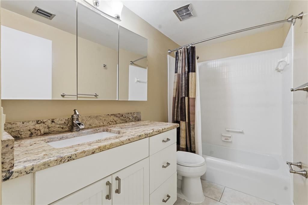 For Sale: $249,900 (2 beds, 2 baths, 1290 Square Feet)