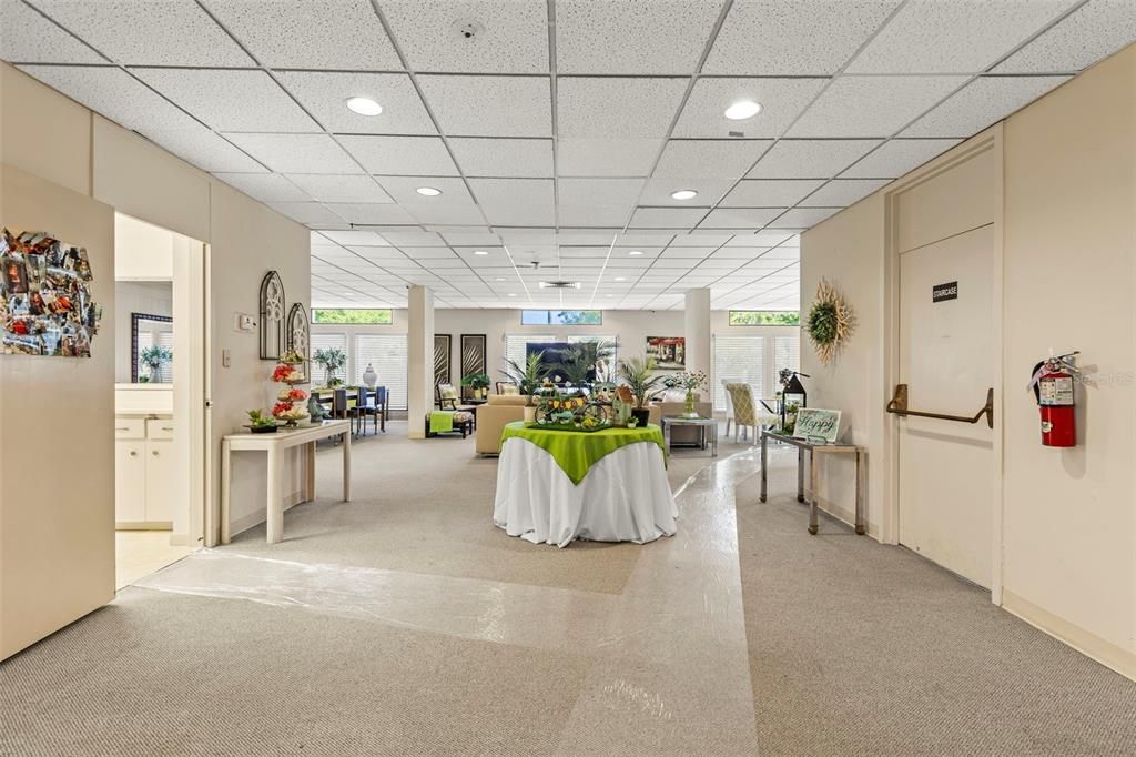 合同活跃: $249,900 (2 贝兹, 2 浴室, 1290 平方英尺)