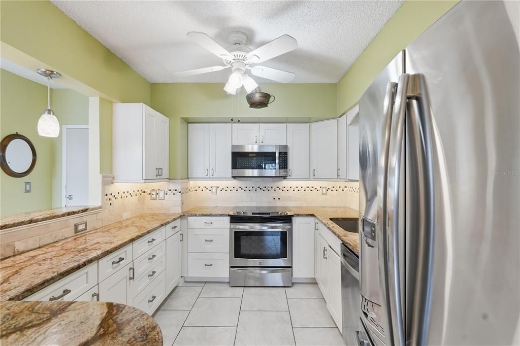 For Sale: $249,900 (2 beds, 2 baths, 1290 Square Feet)