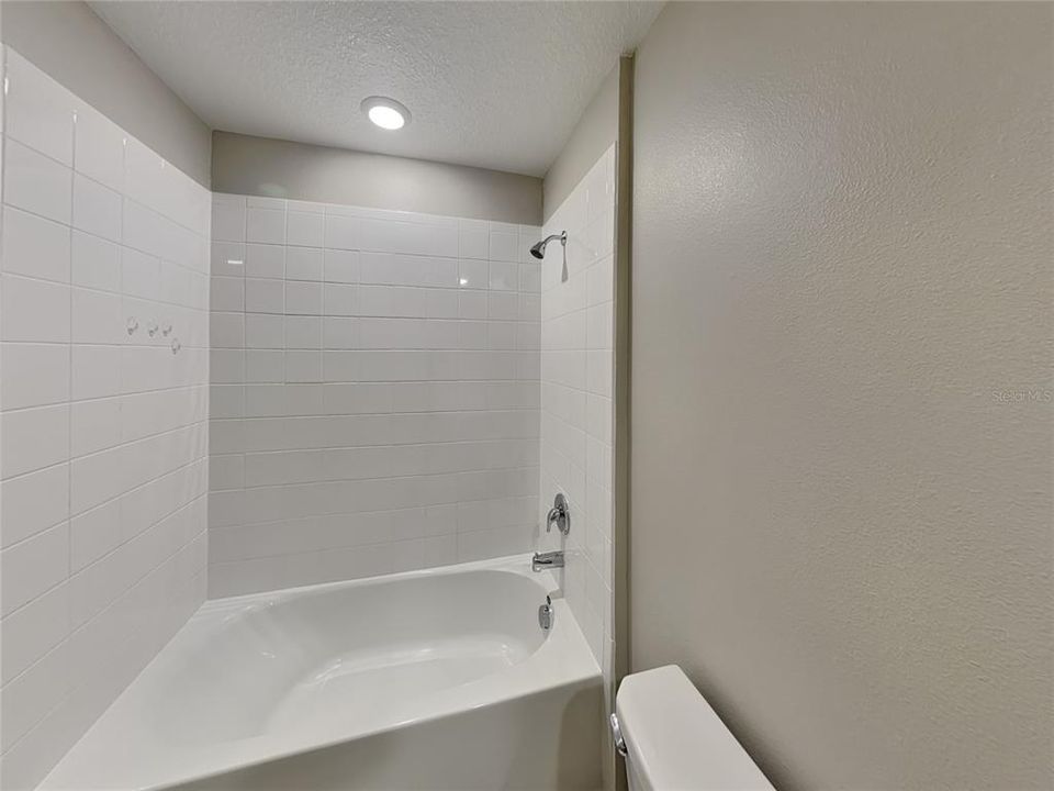 For Rent: $1,959 (3 beds, 2 baths, 2584 Square Feet)