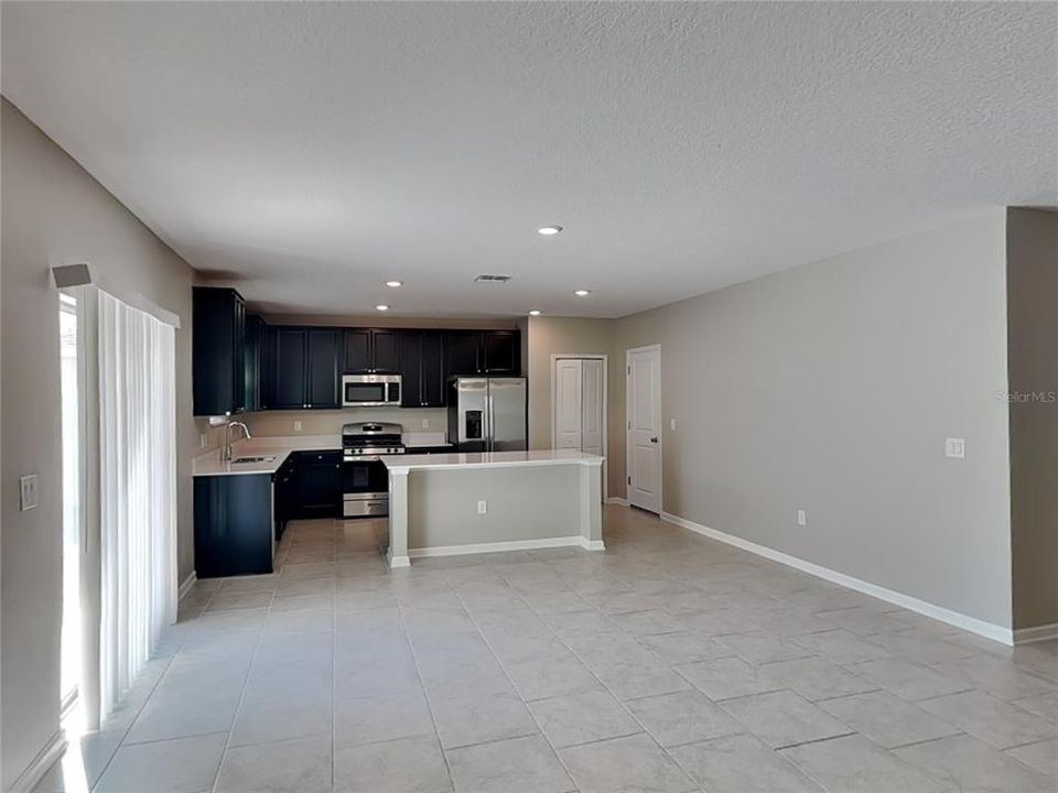 For Rent: $1,959 (3 beds, 2 baths, 2584 Square Feet)