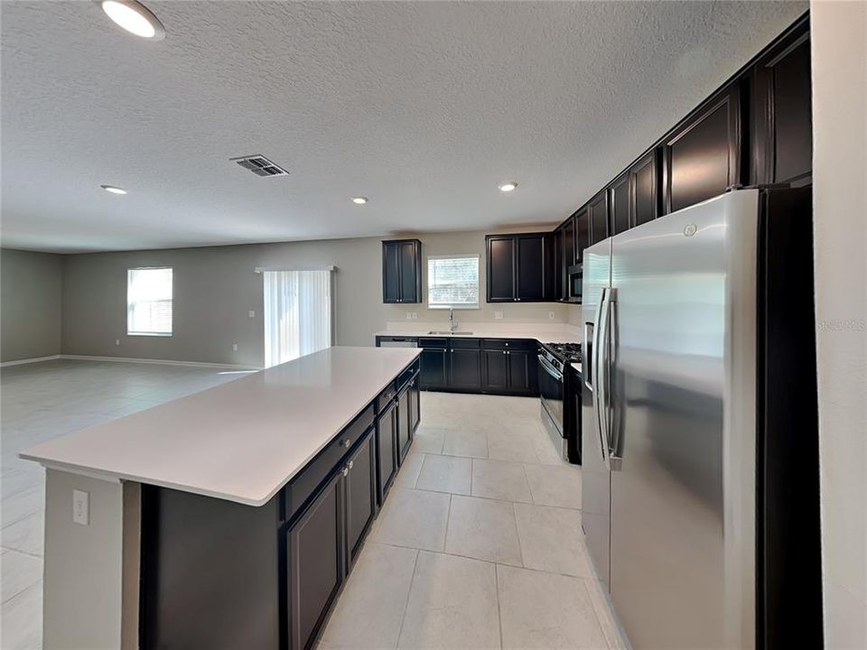 For Rent: $1,959 (3 beds, 2 baths, 2584 Square Feet)