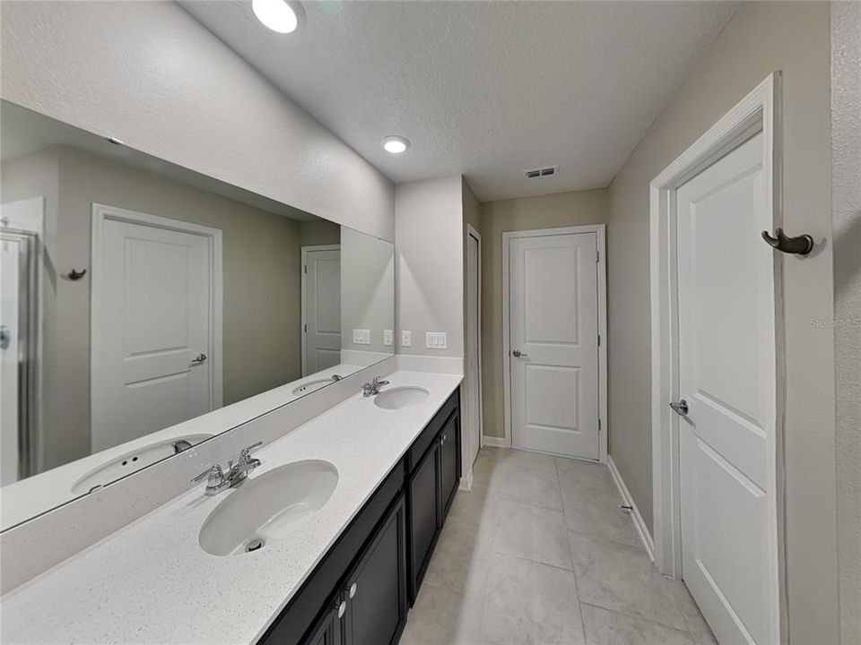 For Rent: $1,959 (3 beds, 2 baths, 2584 Square Feet)