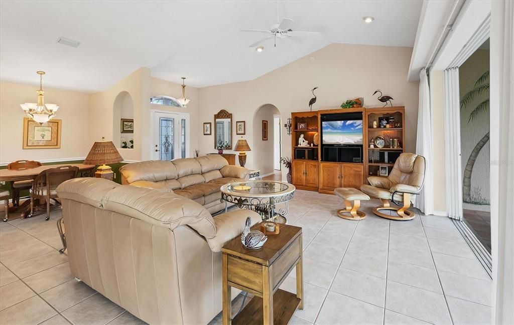 На продажу: $400,000 (3 спален, 2 ванн, 2006 Квадратных фут)