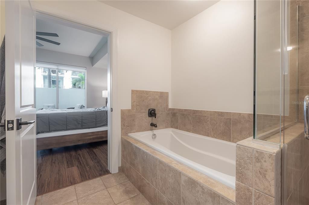 For Sale: $659,900 (2 beds, 2 baths, 1590 Square Feet)