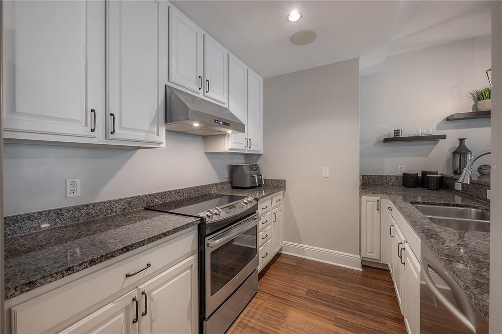 For Sale: $659,900 (2 beds, 2 baths, 1590 Square Feet)