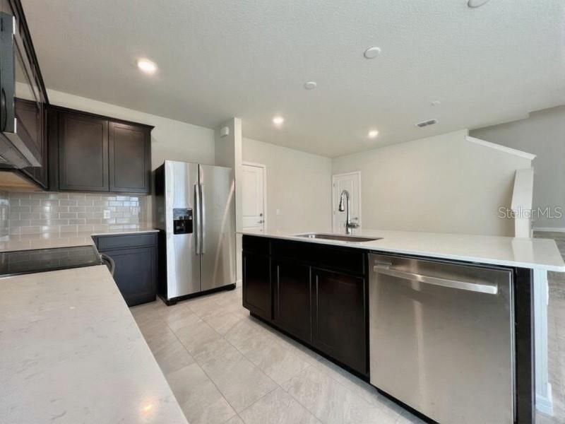 For Rent: $2,145 (3 beds, 2 baths, 2072 Square Feet)