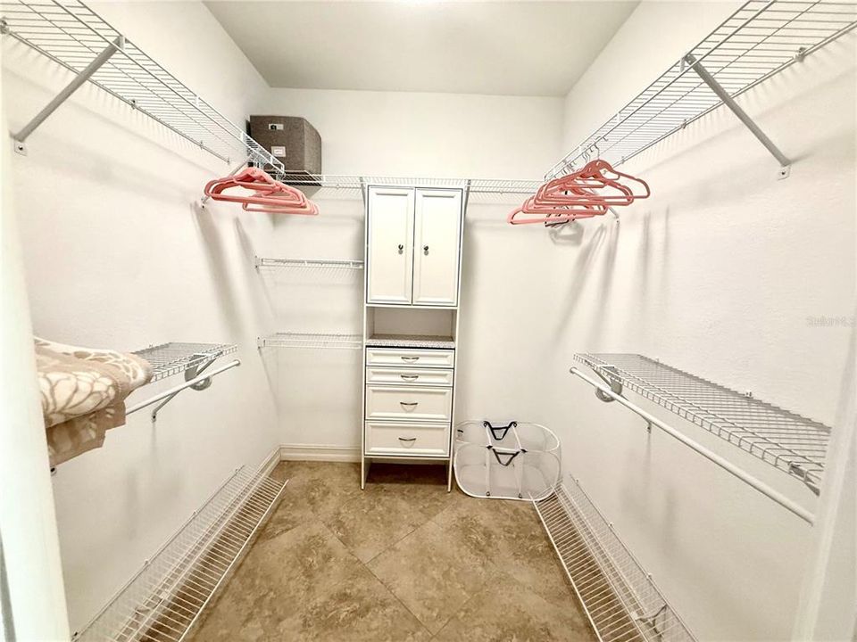 出租: $5,900 (3 贝兹, 2 浴室, 2004 平方英尺)