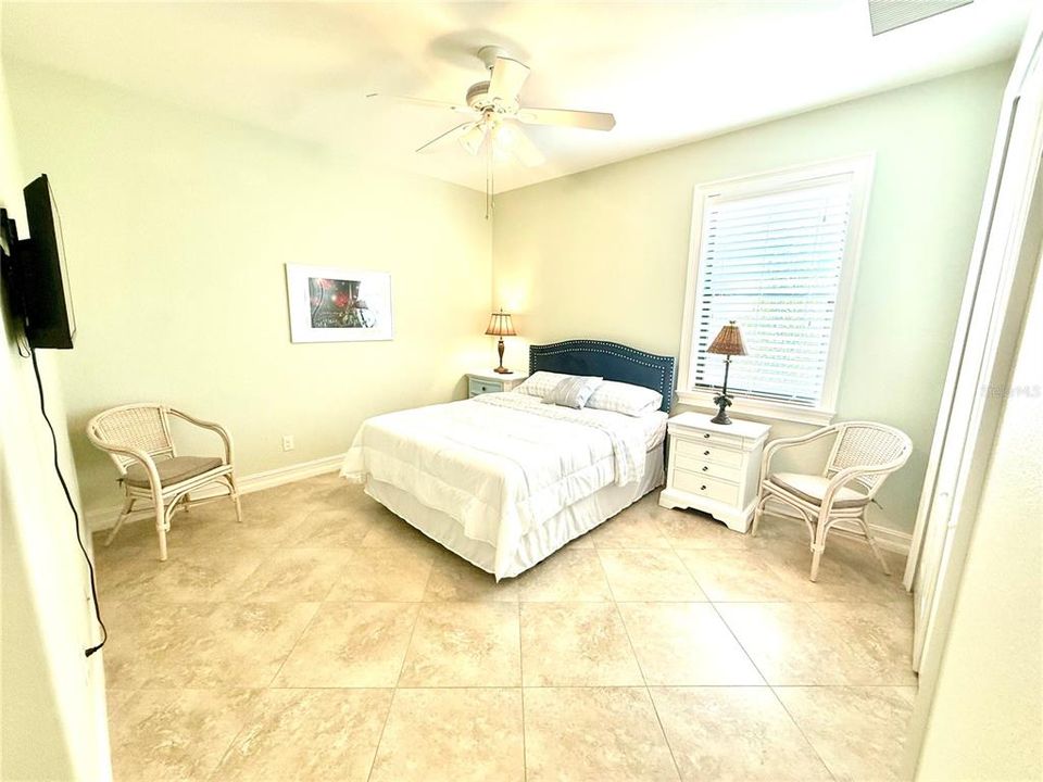 出租: $5,900 (3 贝兹, 2 浴室, 2004 平方英尺)