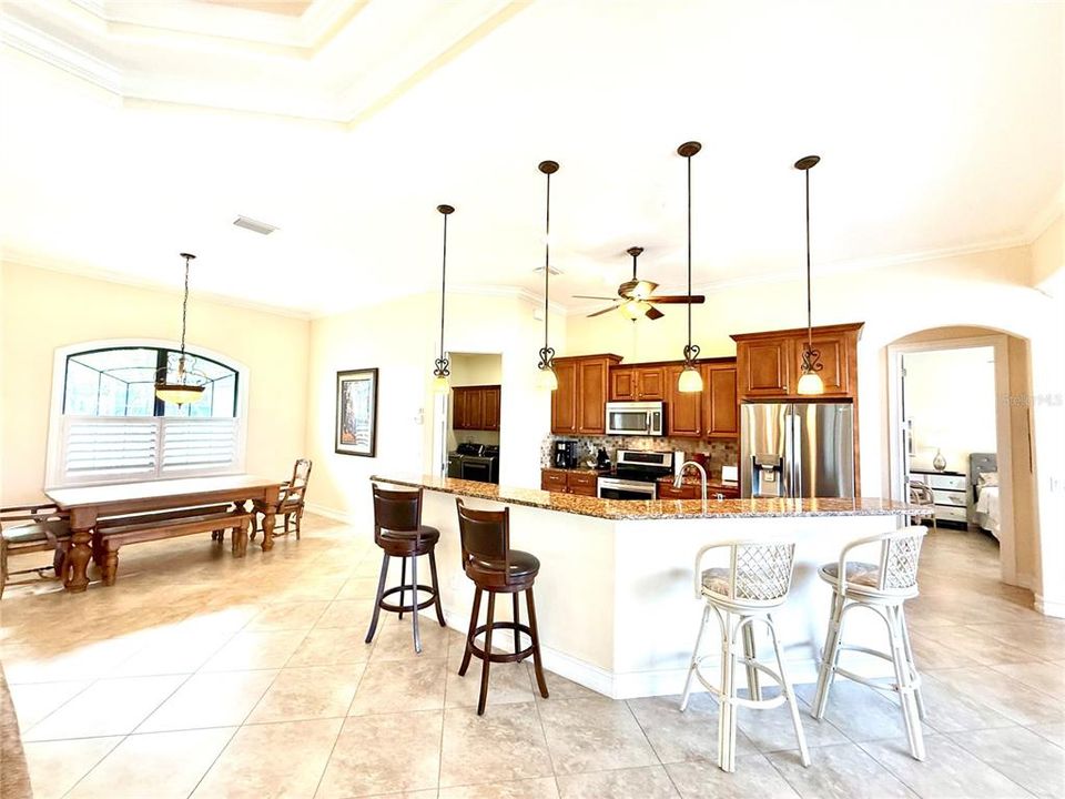 出租: $5,900 (3 贝兹, 2 浴室, 2004 平方英尺)