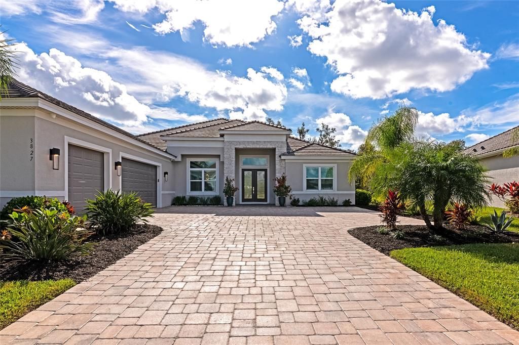 For Sale: $1,190,000 (4 beds, 4 baths, 3400 Square Feet)