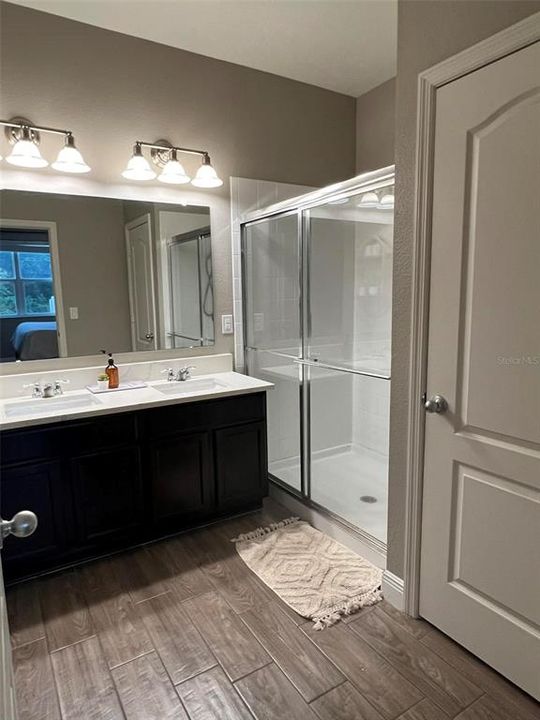 合同活跃: $349,999 (4 贝兹, 2 浴室, 1696 平方英尺)