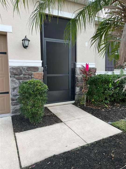 合同活跃: $349,999 (4 贝兹, 2 浴室, 1696 平方英尺)