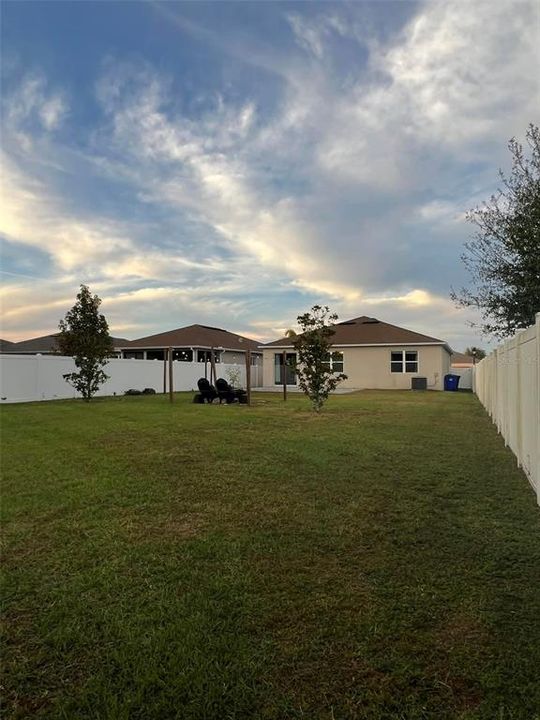 合同活跃: $349,999 (4 贝兹, 2 浴室, 1696 平方英尺)