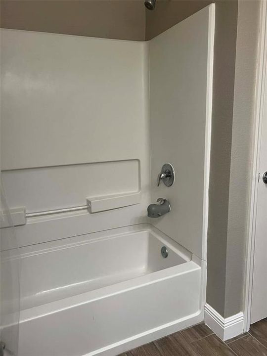 合同活跃: $349,999 (4 贝兹, 2 浴室, 1696 平方英尺)