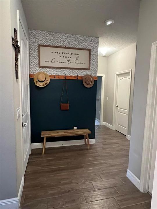 合同活跃: $349,999 (4 贝兹, 2 浴室, 1696 平方英尺)