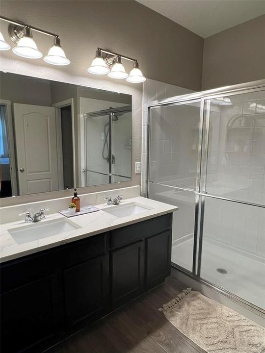 合同活跃: $349,999 (4 贝兹, 2 浴室, 1696 平方英尺)