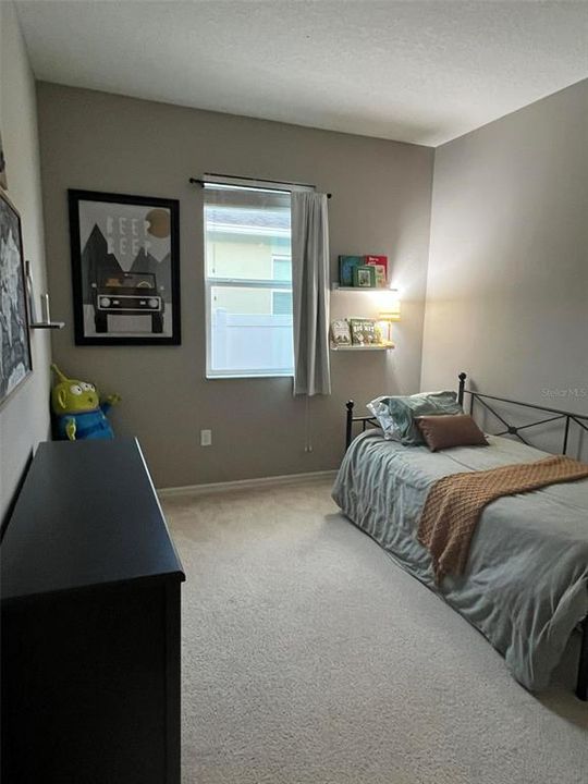 合同活跃: $349,999 (4 贝兹, 2 浴室, 1696 平方英尺)