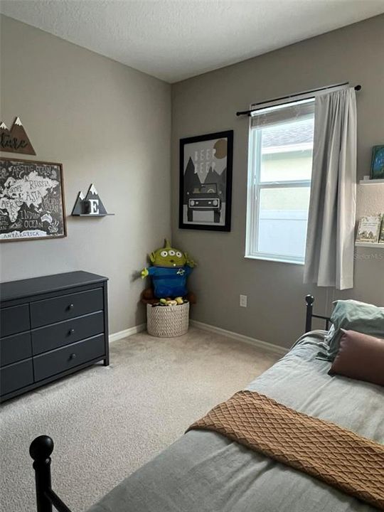 合同活跃: $349,999 (4 贝兹, 2 浴室, 1696 平方英尺)