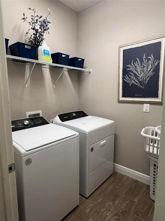 合同活跃: $349,999 (4 贝兹, 2 浴室, 1696 平方英尺)