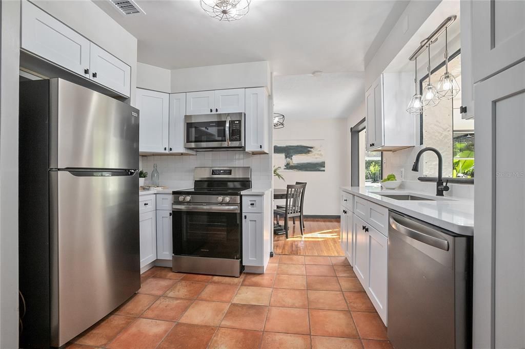 For Sale: $259,000 (3 beds, 2 baths, 1400 Square Feet)