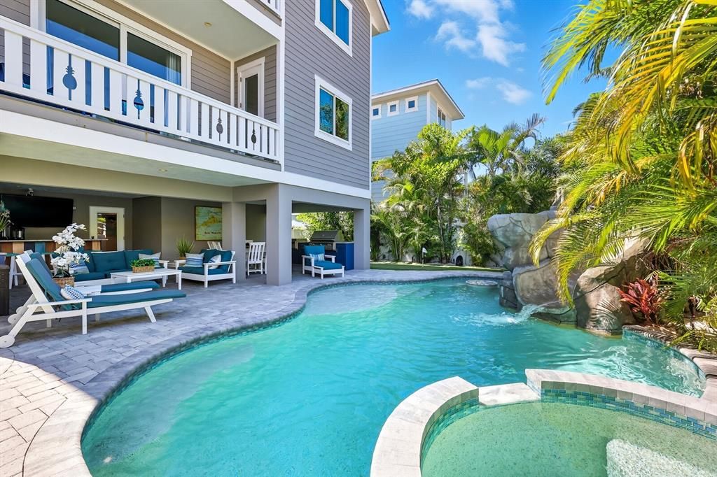 For Sale: $3,495,000 (7 beds, 6 baths, 3078 Square Feet)