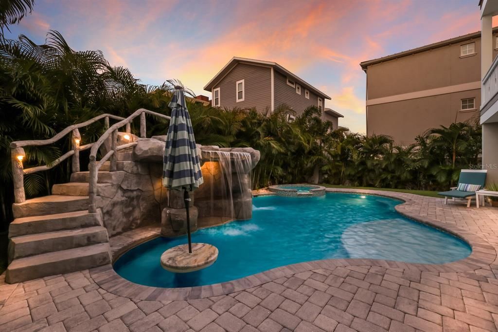 For Sale: $3,495,000 (7 beds, 6 baths, 3078 Square Feet)